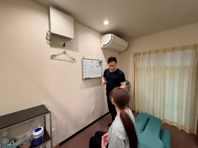 さかもと整骨院での問診の様子