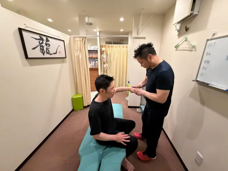 手首を整える施術